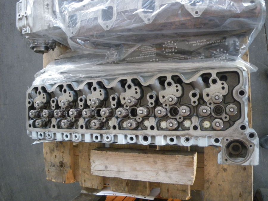 cylinder head Eurocargo Tector F4AE0681A für 120E28, 130E28, 140